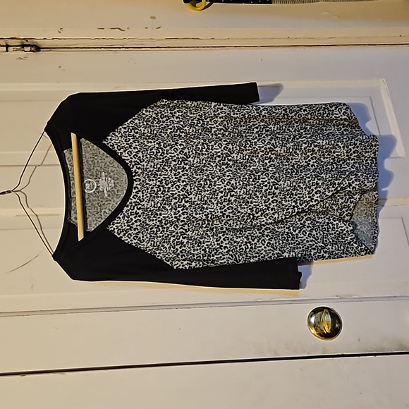 Set of 3 Size S tops 24/7 Maurices 3/4 sleeve and long tank - Picture 2 of 4